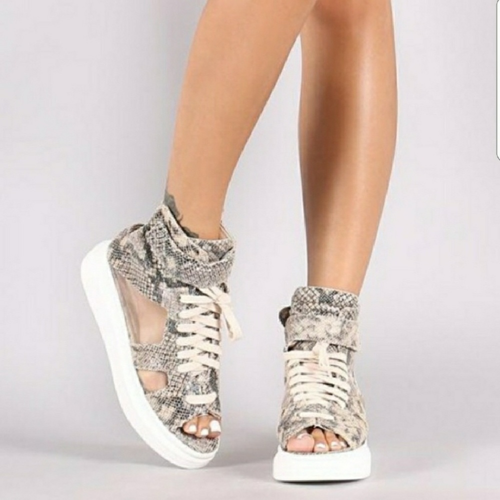 🚨⬇️💥NEW ARRIVAL!💥 Cape Robbin Forever Sneakers
